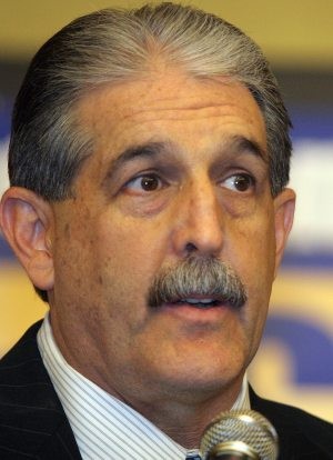 Rival Saban battles Arpaio for media attention 