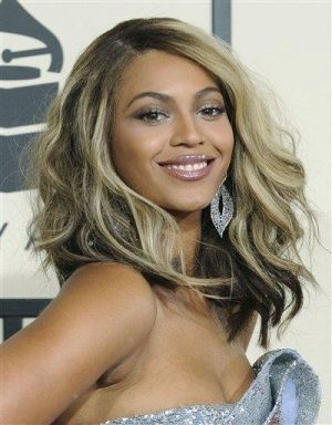 Beyonce's dad weighs in on 'queen' flap 