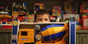 Food banks struggle to feed needy families 