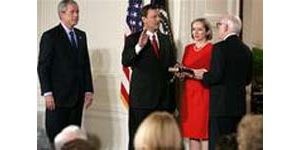 Roberts takes oath as chief justice 