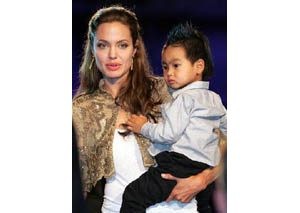 Paparazzo arrested for hiding near Jolie daycare 