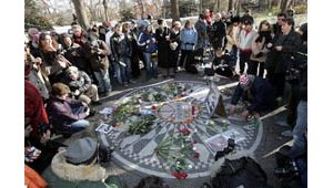 Fans mark anniversary of Lennon's murder 