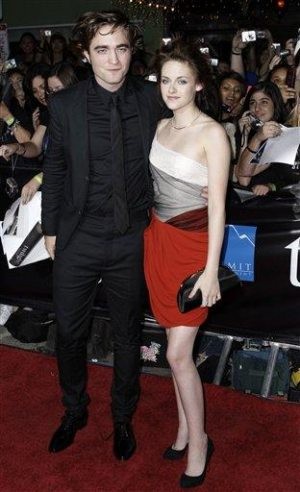 Fans flock to `Twilight' premiere in Los Angeles 