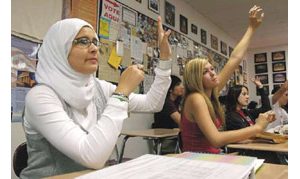 Muslim students balance religion, American lifestyle 