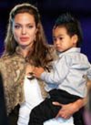 Paparazzo arrested for hiding near Jolie daycare 