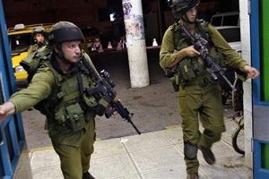 Israeli aircraft strike Palestinian gunmen 