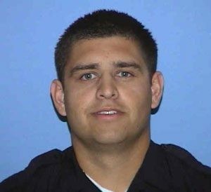 Phoenix police officer fatally shot outside store 