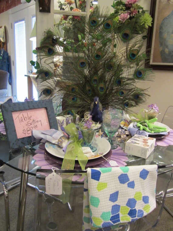table, dishes, placemats, napkins