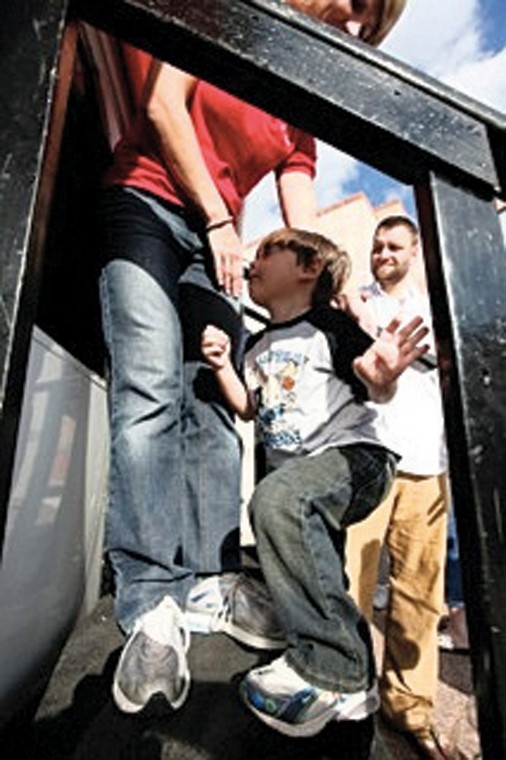 afn.110510.com.StarvingKids5.jpg
