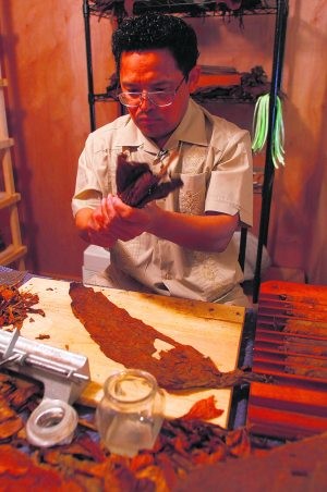 Mesa cigar maker is on a roll 