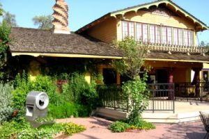 <p>Inside the Bungalow</p>
