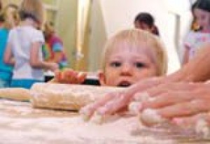E.V. Jews mark Passover with chametz, Seder rituals 