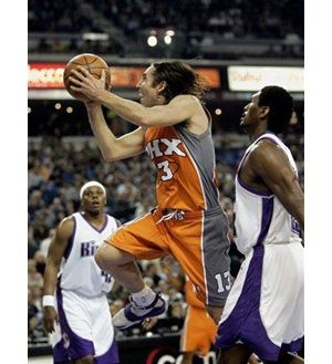 Furious rally gives Suns win 