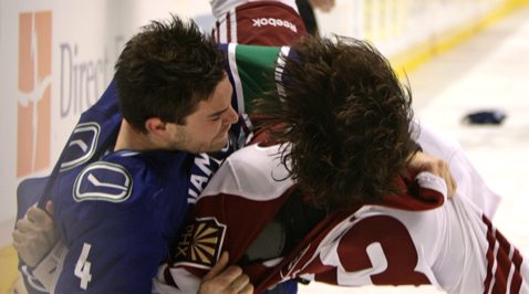 Luongo falls in return to Canucks 