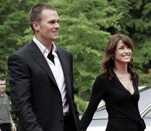 Publicist: Actress expecting Brady baby 