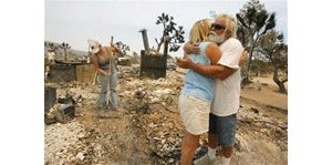 Firefighters battle huge California blaze 