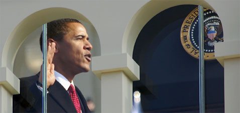 Obama takes office, appeals for 'hope over fear' 