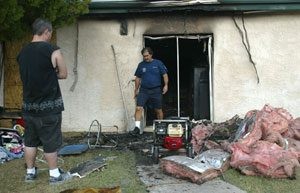 Fire destroys Mesa apartment 