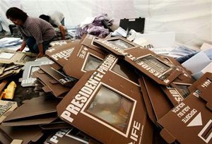 Calderon holds slim lead in Mexico voting 