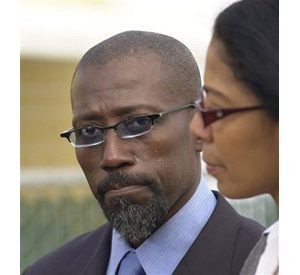 Snipes pleads not guilty in tax case 