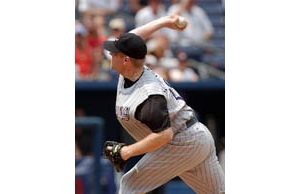 Schilling tops Maddux in duel for 2-0 win 