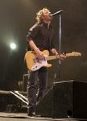 Dierks Bentley serenades, impresses hometown crowd 