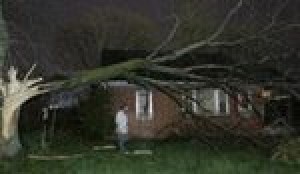 Tornadoes sweep through Tennessee, kill 11 