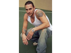 Kevin Federline tries his hand at rapping 