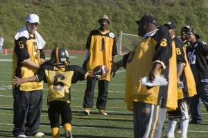 Leinart, Snoop Dogg team up for E.V. youth 