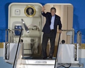Bush arrives in Tucson for fundraiser 