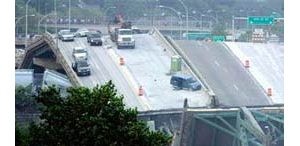 Freeway bridge collapses during rush hour in Minneapolis 