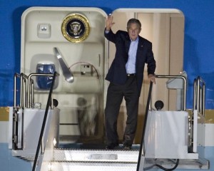 Bush arrives in Tucson for fundraiser 