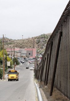 Violence across border frightens Nogales residents 