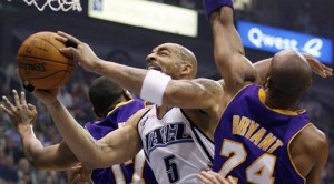 Boozer leads Jazz back into series 