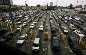 Gridlock getting worse at U.S.-Mexico border crossings 