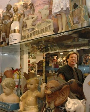 Michael A. Pollack: Three-dimensional advertising memorabilia 