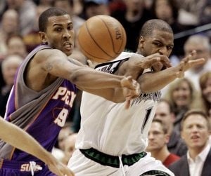 T-Wolves embarrass Suns 