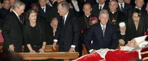 Bush, former presidents view pope's body 