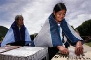 Polls show Mexican race too close to call 