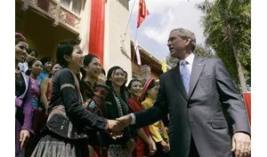 Bush arrives to anger in Indonesia 
