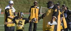 Leinart, Snoop Dogg team up for E.V. youth 