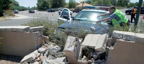 Police surround Gilbert home after car chase 