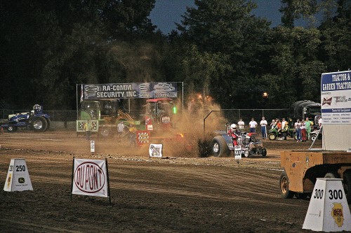 WashMoFairTractorPull2012 13 WEB.jpg