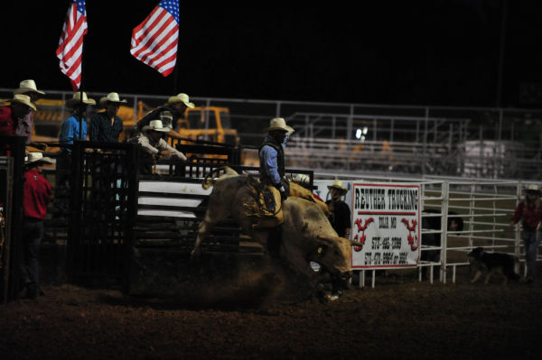 001FairBullRiding13.jpg