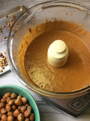 Spread on the flavor with hazelnuts