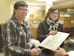 Couples line up for same-sex marriage licenses - Goskagit.com ...