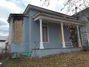Early morning fire damages vacant house