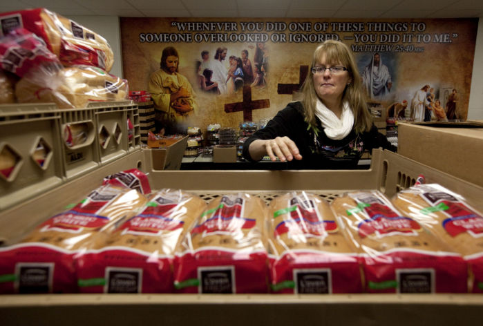 Food, gifts, necessities wrapped in volunteers' care - Herald & Review