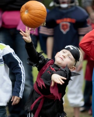 pumpkin play activities - pumpkin toss