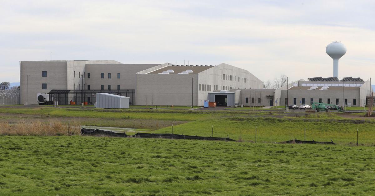 Oregon governor suggest closure of new psychiatric hospital Oregon